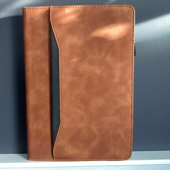 iPad Cover for Generations 7,8,9. - Picture 7 of 13